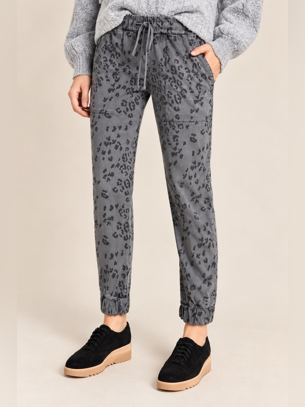 Cloth & Stone Anthropologie Gray Leopard Print Jogger Pants – Size Medium